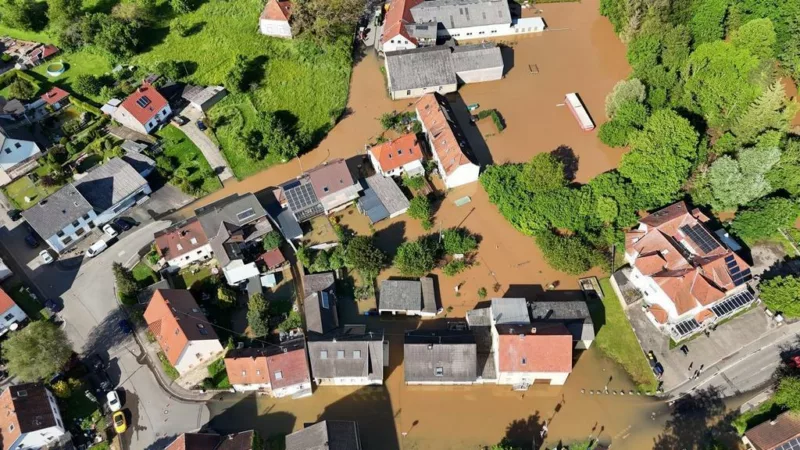 Luftbild des am starksten betroffenen Bereichs der Überflutungen in Herbitzhiem